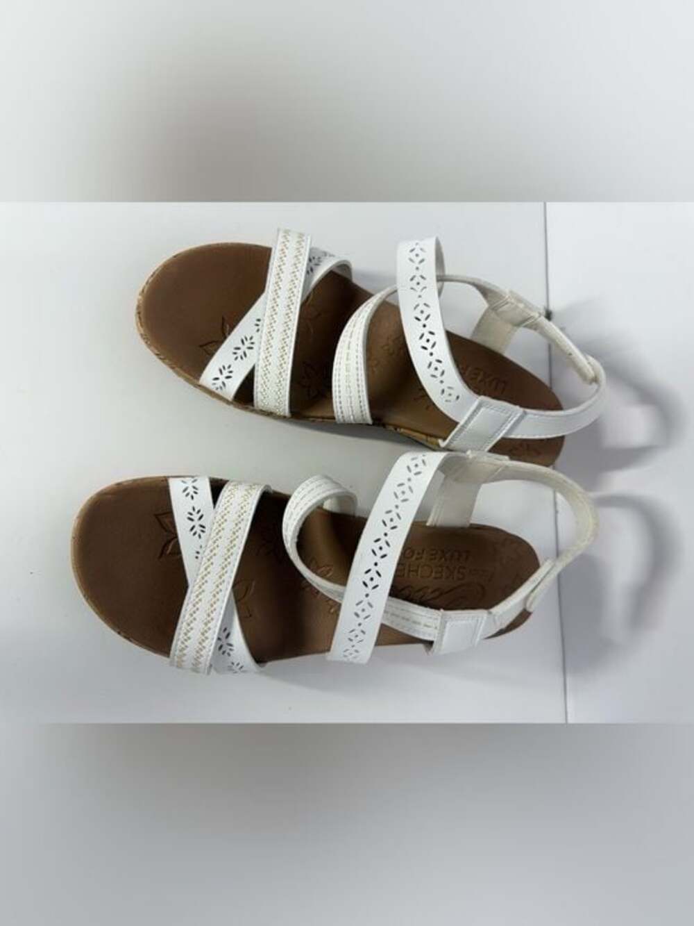 Skechers Cali Beverlee Delicate Glow White Strappy Wedge Sandals Luxe Foam SZ 7